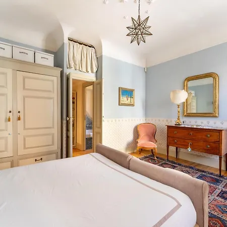 Casa D'epoca Con Vista Su Piazza Dante Rome