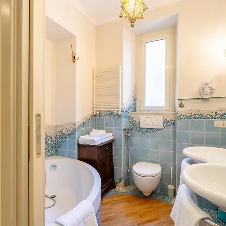 Casa D'epoca Con Vista Su Piazza Dante Appartement