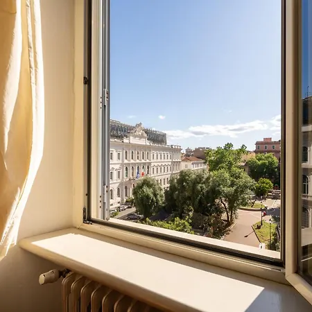Casa D'epoca Con Vista Su Piazza Dante רומא